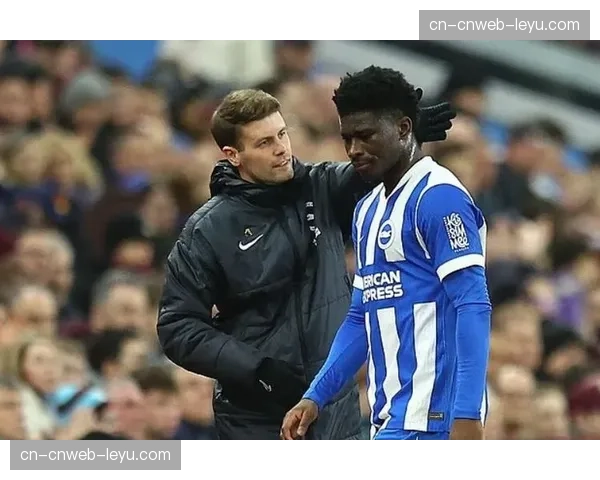 布莱顿中场巴莱巴第22分钟被换下，主帅称黄牌判罚错误为保护球员