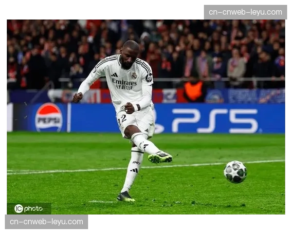 社论:VAR再次成为焦点,皇马疑似点球未判引发西班牙媒体激烈争论 社论:VAR再次成为焦点,皇马疑似点球未判引发西班牙媒体激烈争论