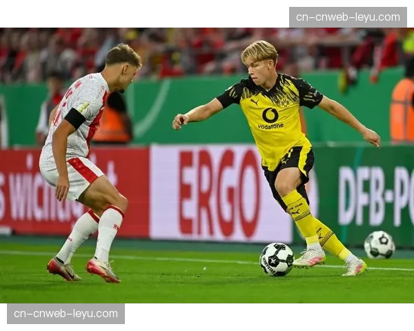 多特蒙德与当地大学合作开展运动科学项目,重点研究球员高强度跑动后的防守决策 多特蒙德与当地大学合作开展运动科学项目,重点研究球员高强度跑动后的防守决策